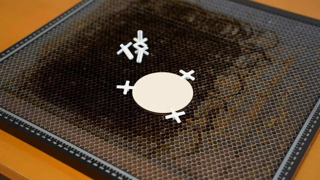 Chốt Giữ Mặt Bàn Laser Dạng Thấp - Tổ Ong xTool - Image 1