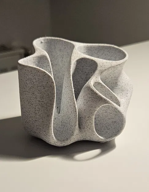 Chỗ Cắm Bút Trừu Tượng Cho Bàn Làm Việc - Image 1