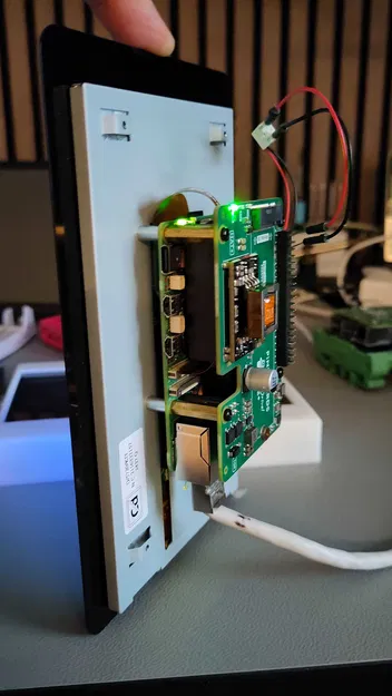 Vỏ treo tường cho Màn hình Cảm ứng Raspberry Pi 2 và Raspberry Pi 5 - Image 3