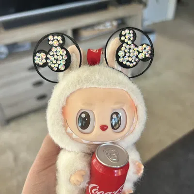 Tai Mickey cho Labubu