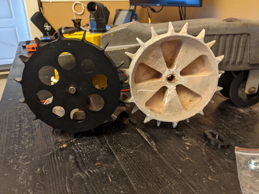 Bánh Xe Chính Máy Phun Nước Hình Máy Kéo Nelson - Image 1