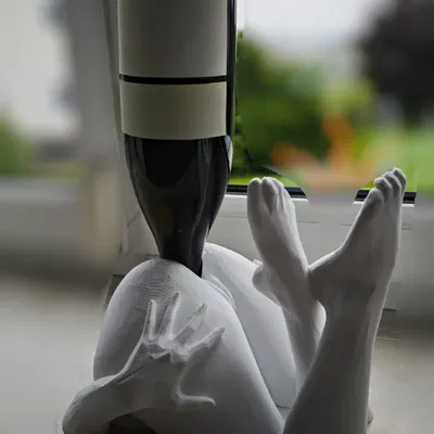 Nửa Lời Mời" - Giá Đỡ Chai Hình Phụ Nữ Khỏa Thân