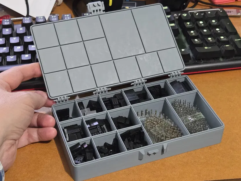 Hộp Nhiều Ngăn Có Khóa Và Vách Ngăn Tốt - Image 1