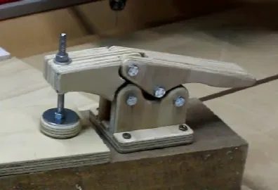 Kẹp Giữ Có Đế Nam Châm - Image 1