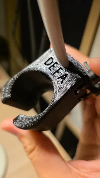 Giá đỡ phích cắm DEFA có kẹp cáp và nêm - Image 1