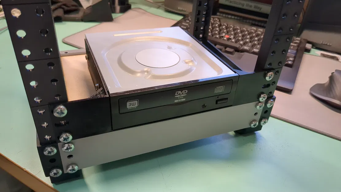 Ổ Đựng Ổ Cứng 5.25 Inch Cho Rack 10 Inch - Image 1