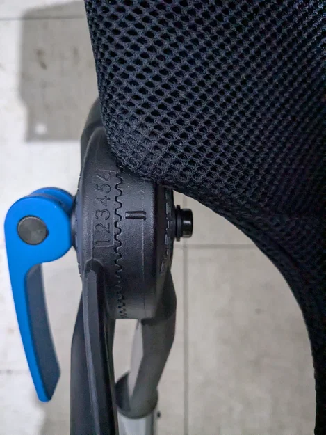 Giá đỡ vô lăng Playseat Challenge X cho cần số MOZA HGP - Image 2