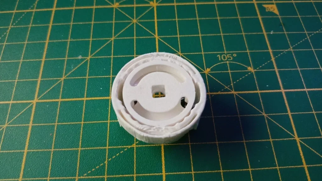 Beyblade Launcher - Image 16