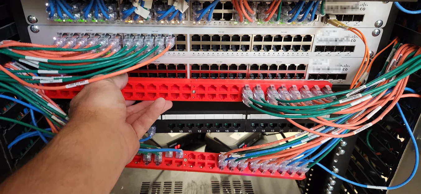 Dụng cụ Di chuyển Switch RJ45 - Image 1
