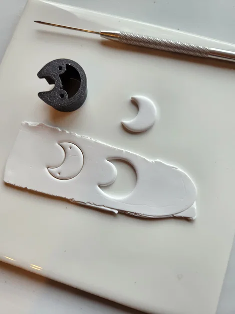 Khuôn Cắt Đất Sét - Mặt Trăng Nhỏ Có Lỗ Dẫn Khoan - Image 2