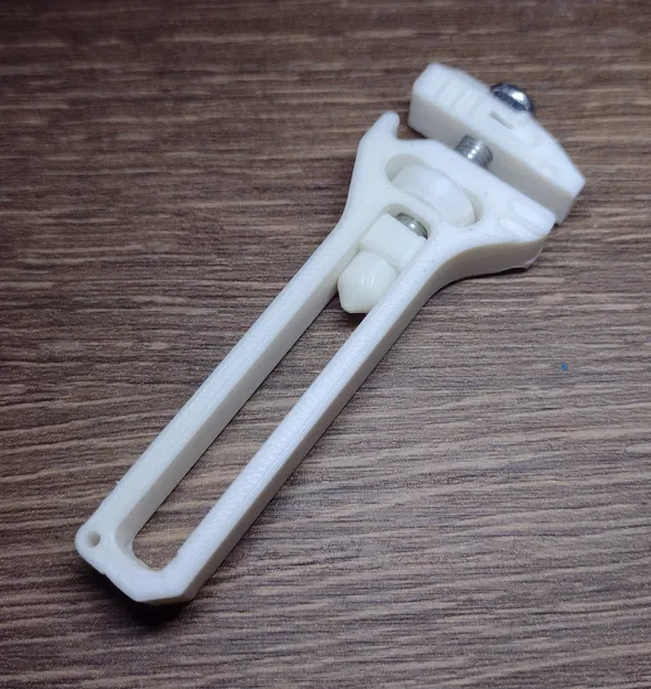 Móc Khóa Cờ Lê - Image 1