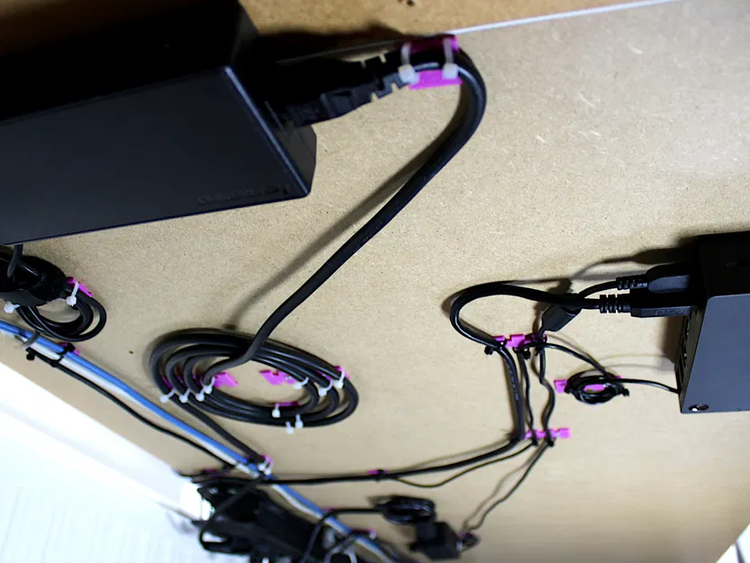 Giá Đỡ Quản Lý Cáp Tiết Kiệm | Gắn Zip Tie Dưới Bàn - Image 1