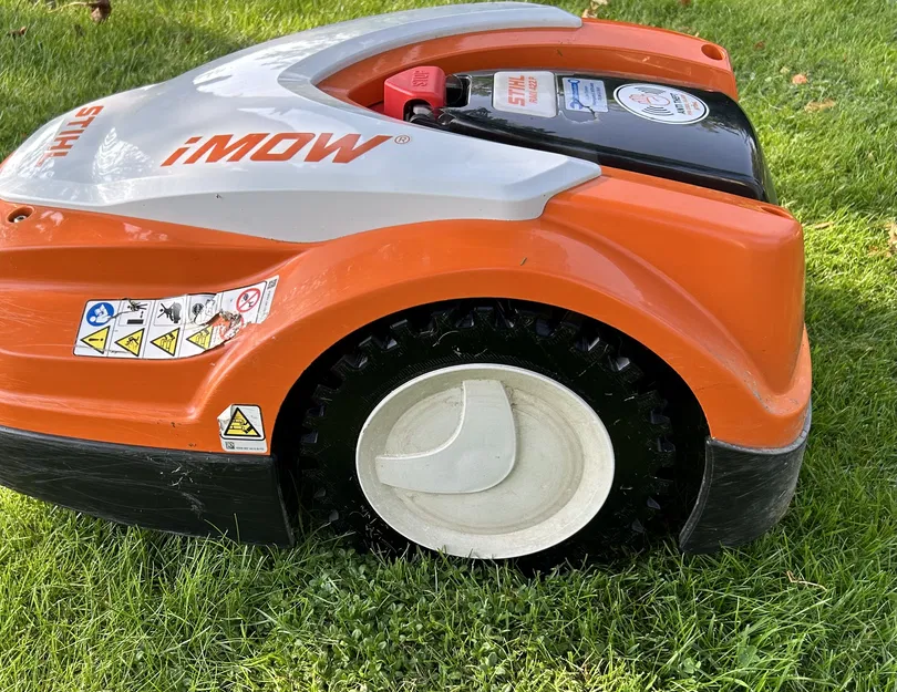 Bánh Xe Địa Hình Cho Robot Cắt Cỏ Stihl iMOW RMI - Image 1