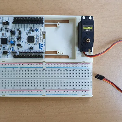 Bản mẫu thử: Giá đỡ cho bo mạch STM Nucleo / Arduino kết hợp breadboard và servo
