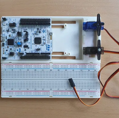 Bản mẫu thử: Giá đỡ cho bo mạch STM Nucleo / Arduino kết hợp breadboard và servo