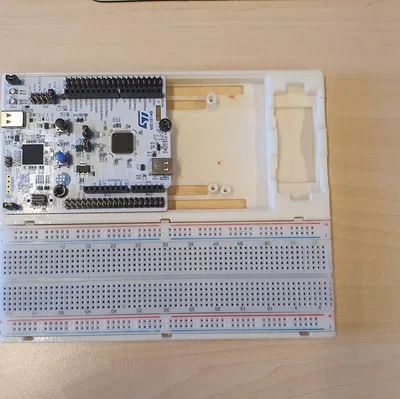 Bản mẫu thử: Giá đỡ cho bo mạch STM Nucleo / Arduino kết hợp breadboard và servo