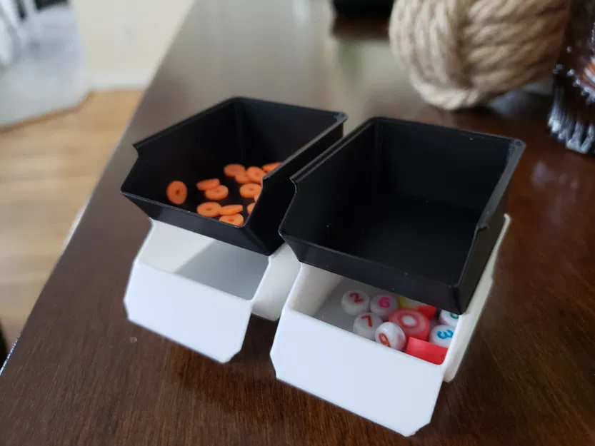 Hộp Nhựa Xếp Chồng Đựng Đồ Nhỏ Kèm Khay Đựng - Image 1