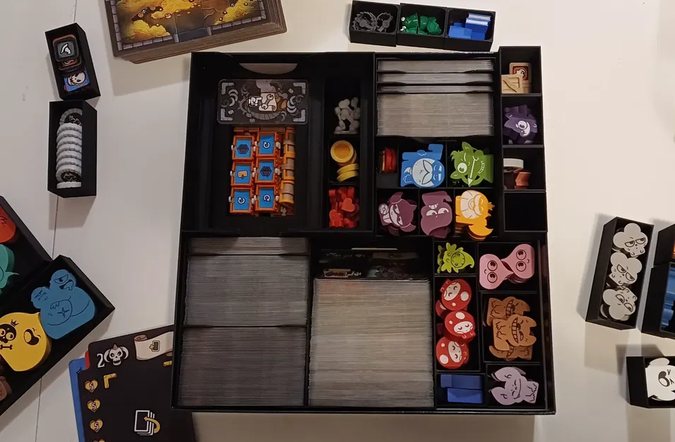 Hộp Đựng Kiêm Khay Chia Ngăn Cho Game Keep the Heroes Out và Boss Battles - Image 8