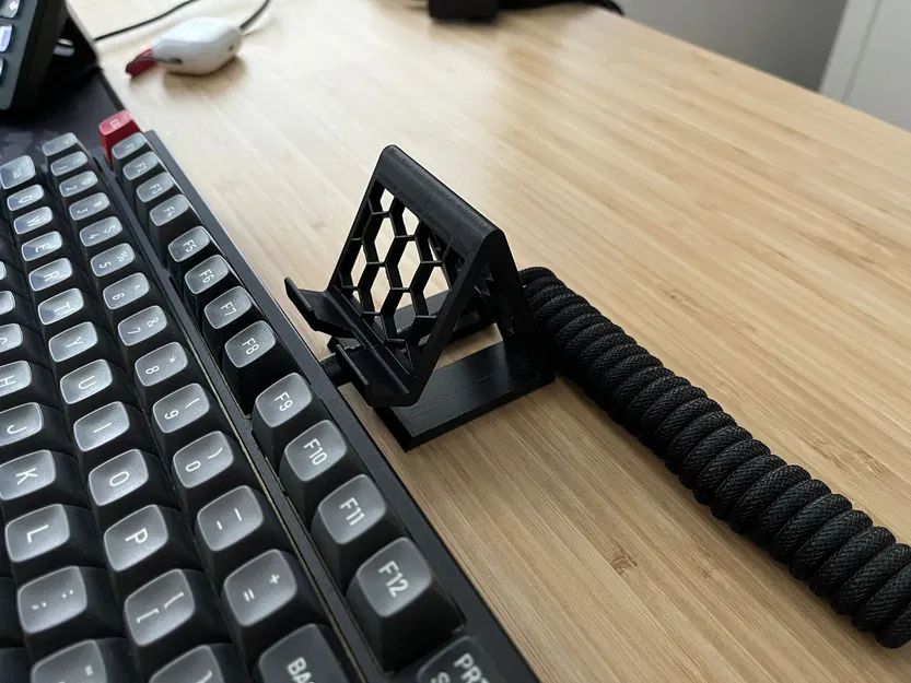 Chân đế điện thoại luồn dây cáp - Image 1