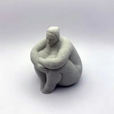 Tượng Phụ Nữ Đang Suy Tư