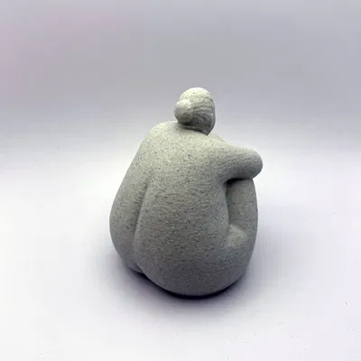 Tượng Phụ Nữ Đang Suy Tư