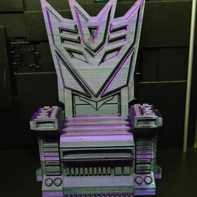 Ngai Vàng Bạo Chúa Lừa Dối