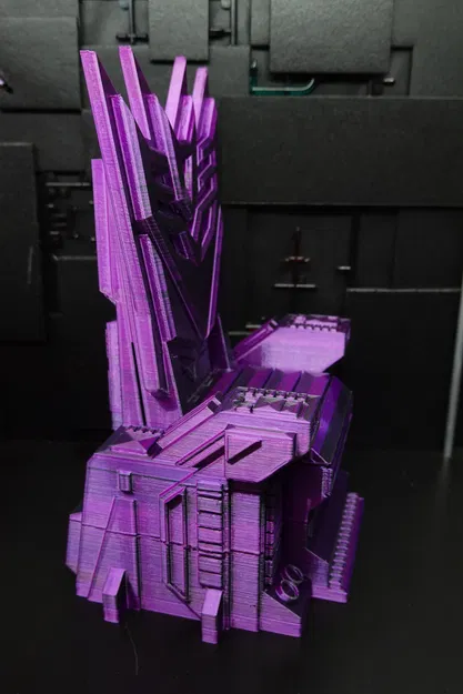 Ngai Vàng Bạo Chúa Lừa Dối - Image 2