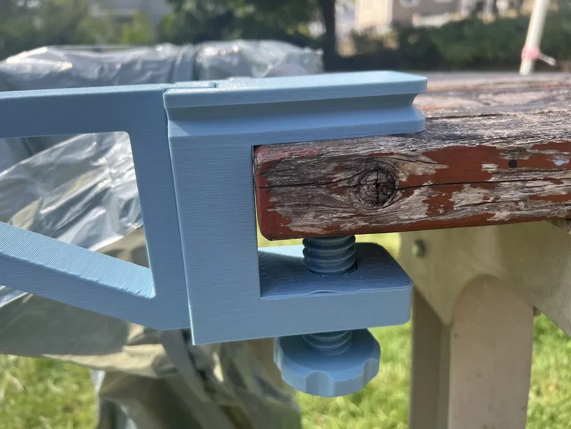 Kẹp Giữ Túi Rác Bàn Picnic - Image 3