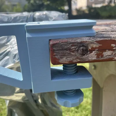 Kẹp Giữ Túi Rác Bàn Picnic