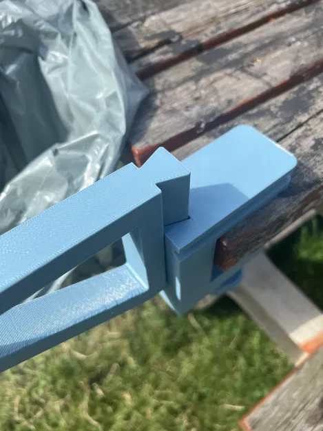 Kẹp Giữ Túi Rác Bàn Picnic - Image 4