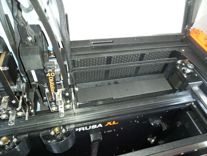 Nắp Che Lỗ Hổng Phía Sau Máy XL - Image 1