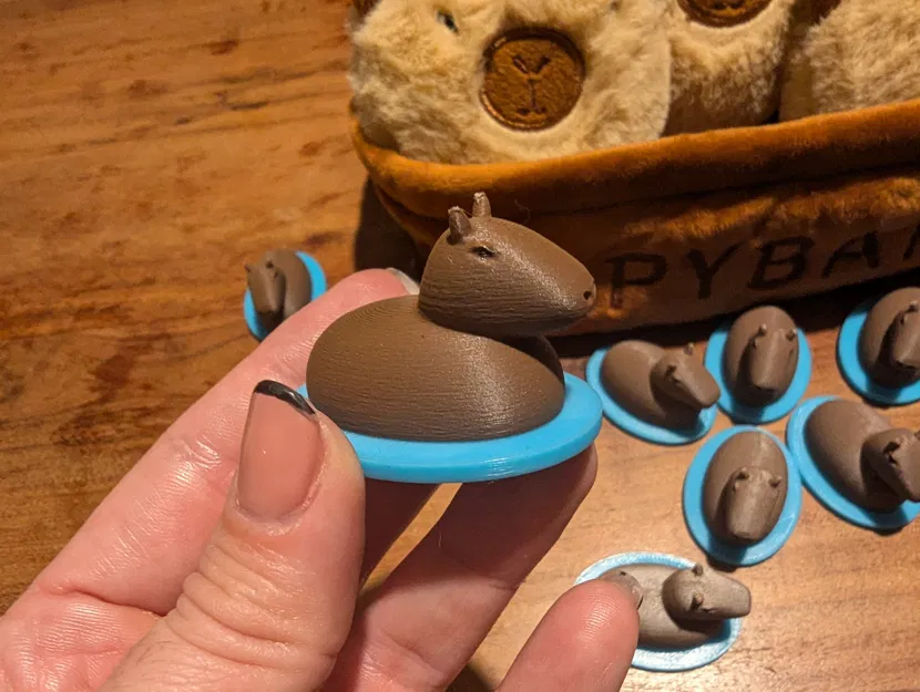 Capybara Trên Mặt Nước - Image 3