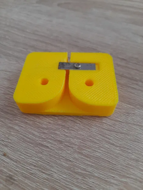 Dụng cụ cắt chai nhựa PET dùng lưỡi dao gọt bút chì - Image 1