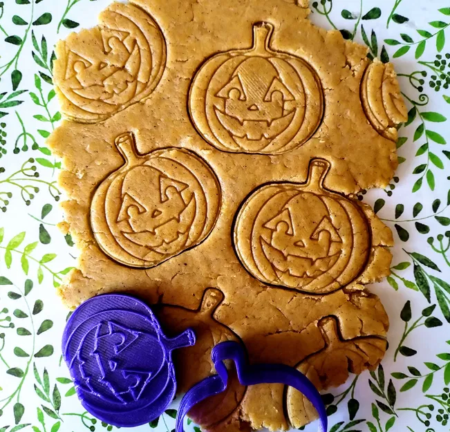 Khuôn Cắt Bánh Quy và Con Dấu Quả Bí Ngô Halloween - Image 1