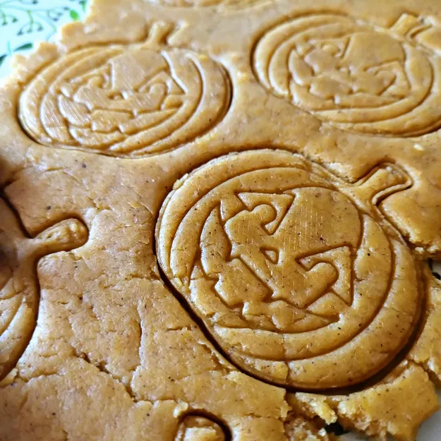 Khuôn Cắt Bánh Quy và Con Dấu Quả Bí Ngô Halloween - Image 3