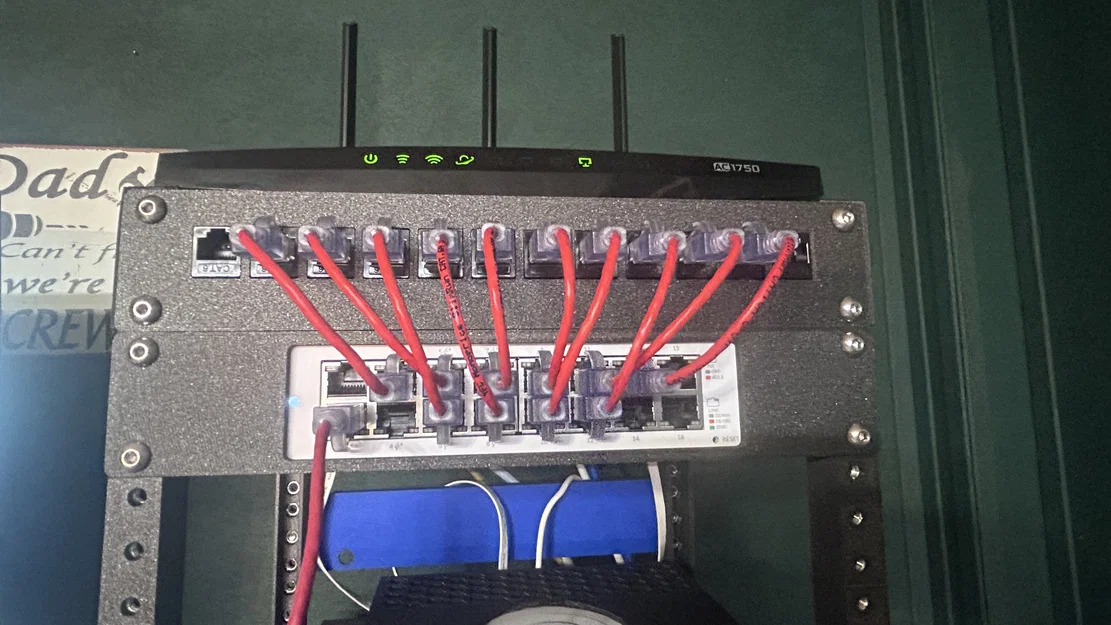 Giá đỡ rack nửa 10 inch cho Ubiquiti Switch Lite 16 PoE - Image 4