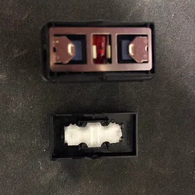 Miếng Nhựa Bên Trong Nút Kính Điện BMW E36 (61318365300)