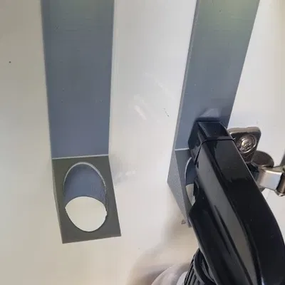 Giá Đỡ Bình Xịt Cánh Tủ - v2