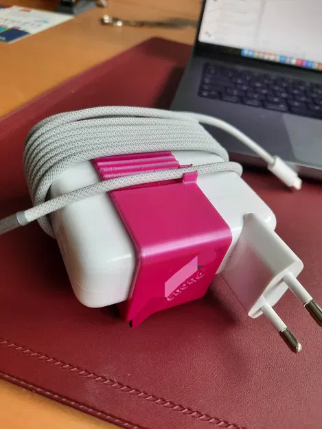 Cuộn Dây Sạc Adapter Nguồn MacBook Pro 61w - 67w - 96w - 140w Có Khe Cắm Airtag - Image 1