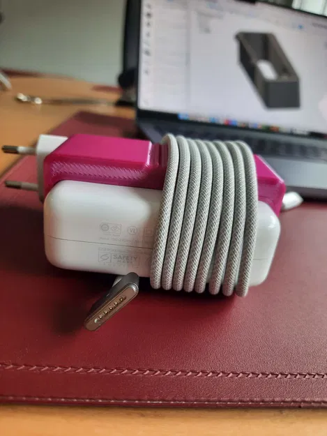 Cuộn Dây Sạc Adapter Nguồn MacBook Pro 61w - 67w - 96w - 140w Có Khe Cắm Airtag - Image 2