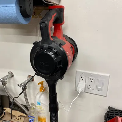 Giá Treo Tường Máy Hút Bụi Milwaukee M18