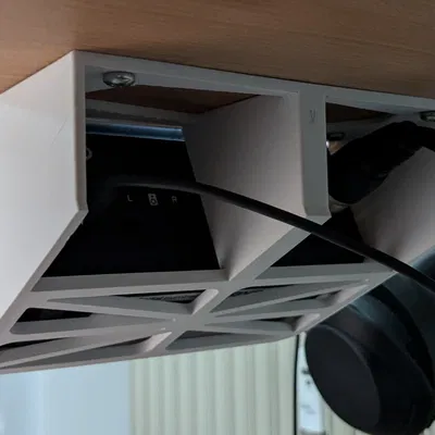 Giá đỡ Audient Evo 4 dưới gầm bàn