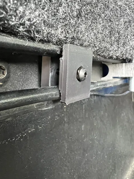 Kẹp T cho Thanh Ray Thùng Xe Toyota Tacoma - Image 2