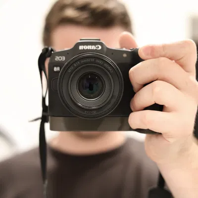 Báng cầm mở rộng - Canon R8