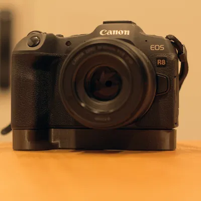 Báng cầm mở rộng - Canon R8