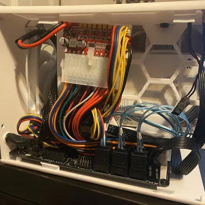 Zora: NAS Mini-ITX 5 khay