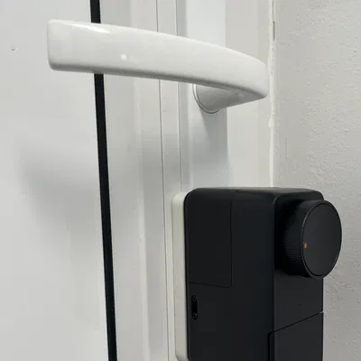 Tấm đỡ đế dán cho Switchbot Lock Pro