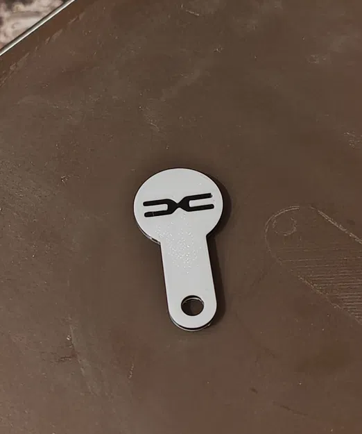 Móc khoá đồng xu - Logo Dacia - Image 1