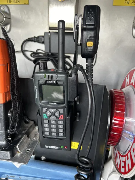 Giá đỡ Micro Sepura / WeTech STP8/9000 Cho Lính Cứu Hỏa - Image 2