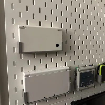 Giá đỡ Nintendo DSi gắn Skadis